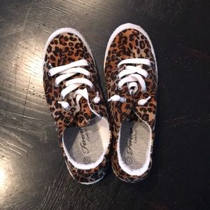 Women’s size 7 1/2. Never worn